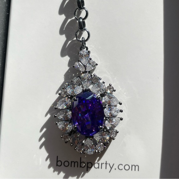 Bomb Party Reign Villain Captivated Reign necklace - Picture 5 of 12